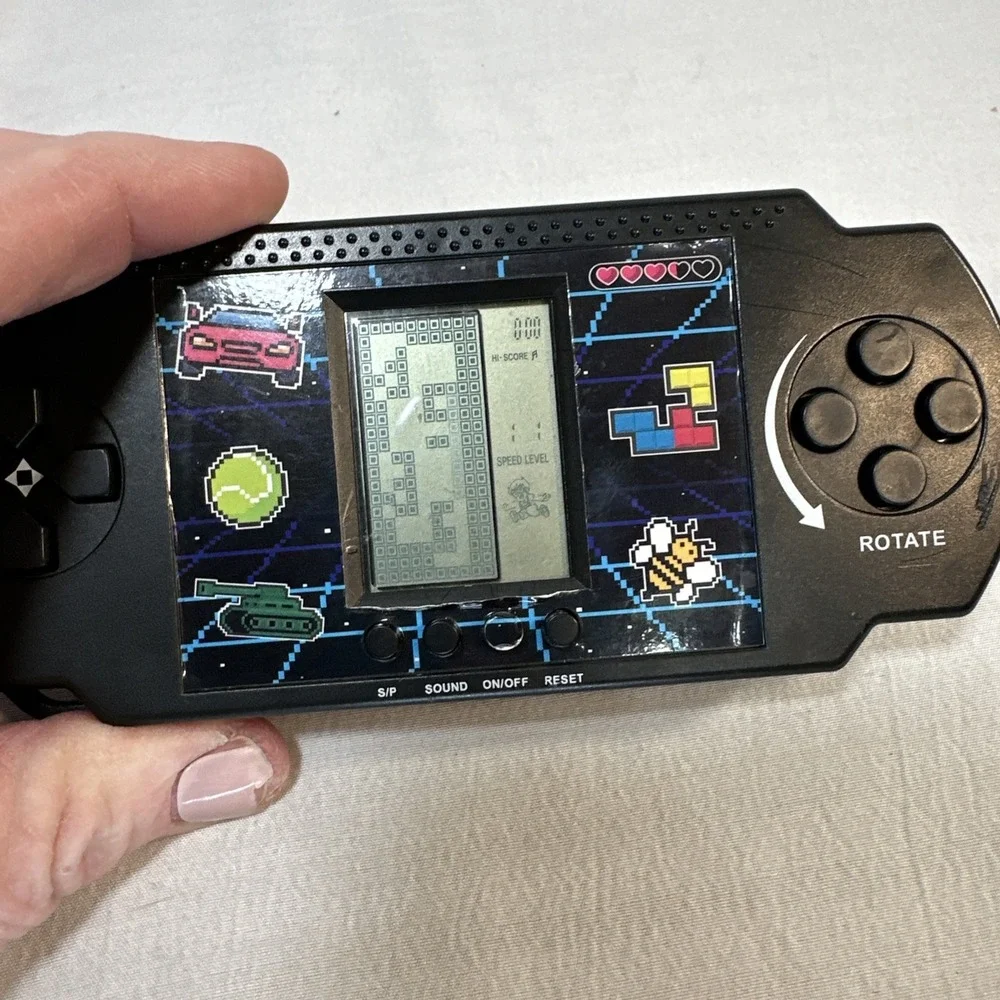 Retro Brick Game 21 in 1 Handheld LCD GAME Vtg Tested (2 AAA batteries NOT inc)